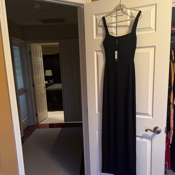 PrettyLittleThing Black Maxi Dress - Picture 2 of 4